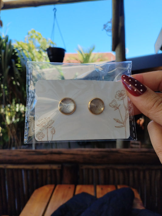 Shimmer studs