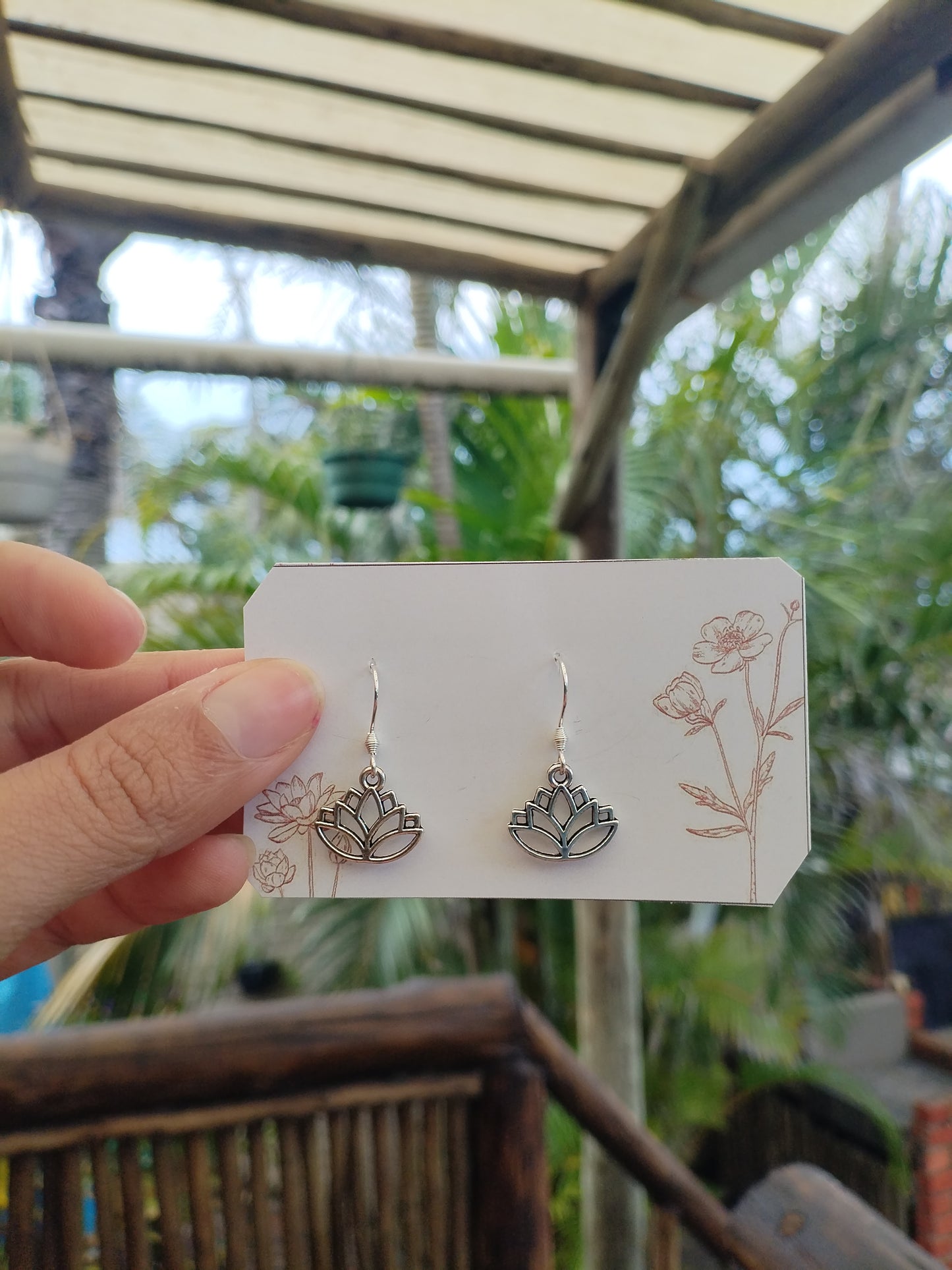 Hanging lotus