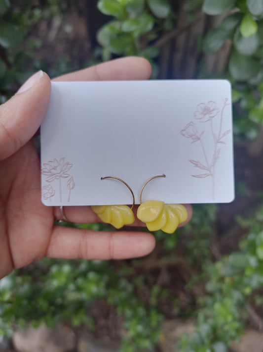 Yellow petals